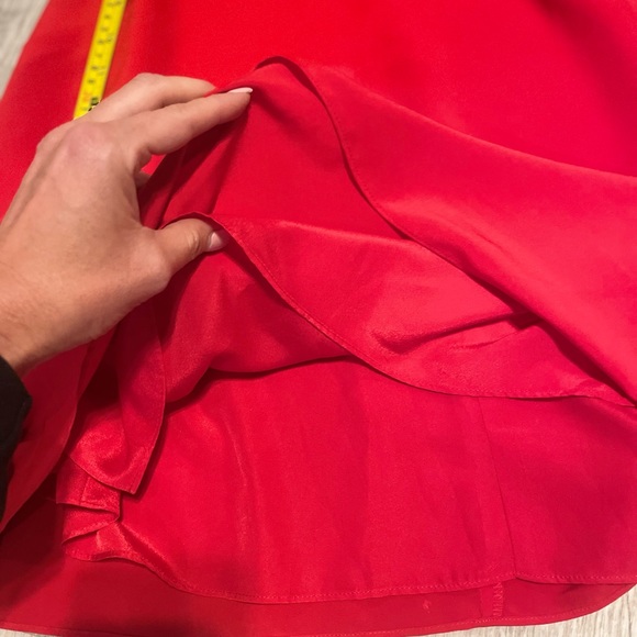 Halston sleeveless choker top with keyhole. - Picture 6 of 6